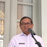 Pramono Ancam Oknum yang Jual Beli Kartu Transportasi Gratis