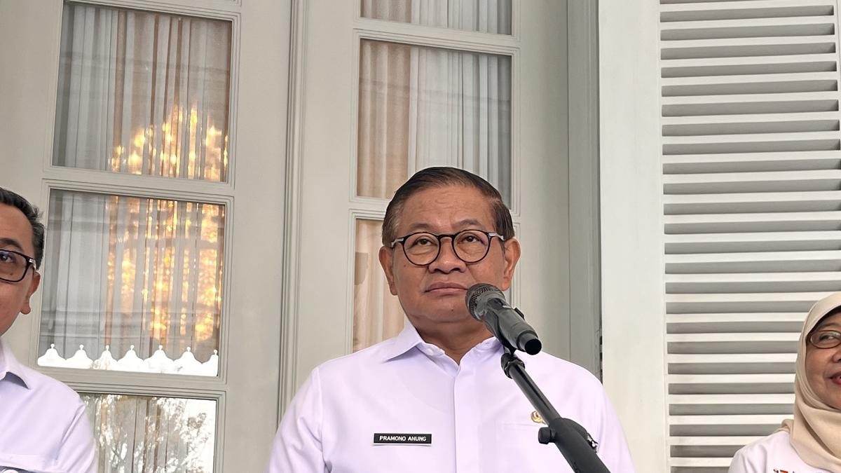 Pramono Ancam Oknum yang Jual Beli Kartu Transportasi Gratis