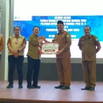 Pramuka Jatim Berikan 725 Seragam untuk Pelajar Aceh Tamiang