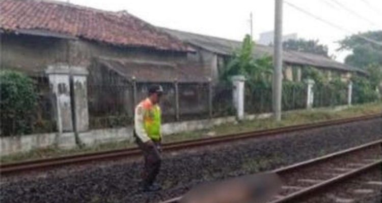Pria Tak Dikenal Meninggal Akibat Tertabrak Kereta Api di Lenteng Agung