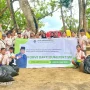 Puluhan Pekerja SPPG Landungsari Malang Bersih-bersih Pantai Banyu Meneng Saat May Day
