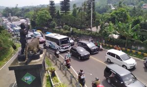 puncak-macet-ribuan-kendaraan-arah-puncak-diberlakukan-satu-arah-66004 Puncak Macet, Ribuan Kendaraan Arah Puncak Diberlakukan Satu Arah