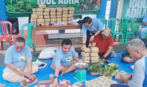PWI-IKWI Indramayu Bagikan Daging Kurban: Tebar Kepedulian untuk Warga
