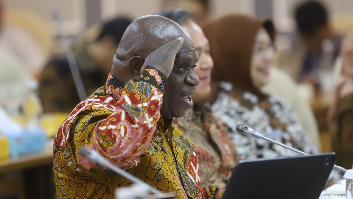 Rahasia Pigai Tak Pernah Ditegur Presiden Selama Menjabat Menteri