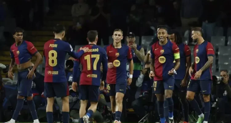 Raphinha Cetak Hattrick Saat Barcelona Kalahkan Bayern Munchen