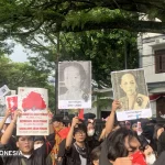 Ratusan Buruh dan Mahasiswa Gelar Aksi di Balai Kota Malang