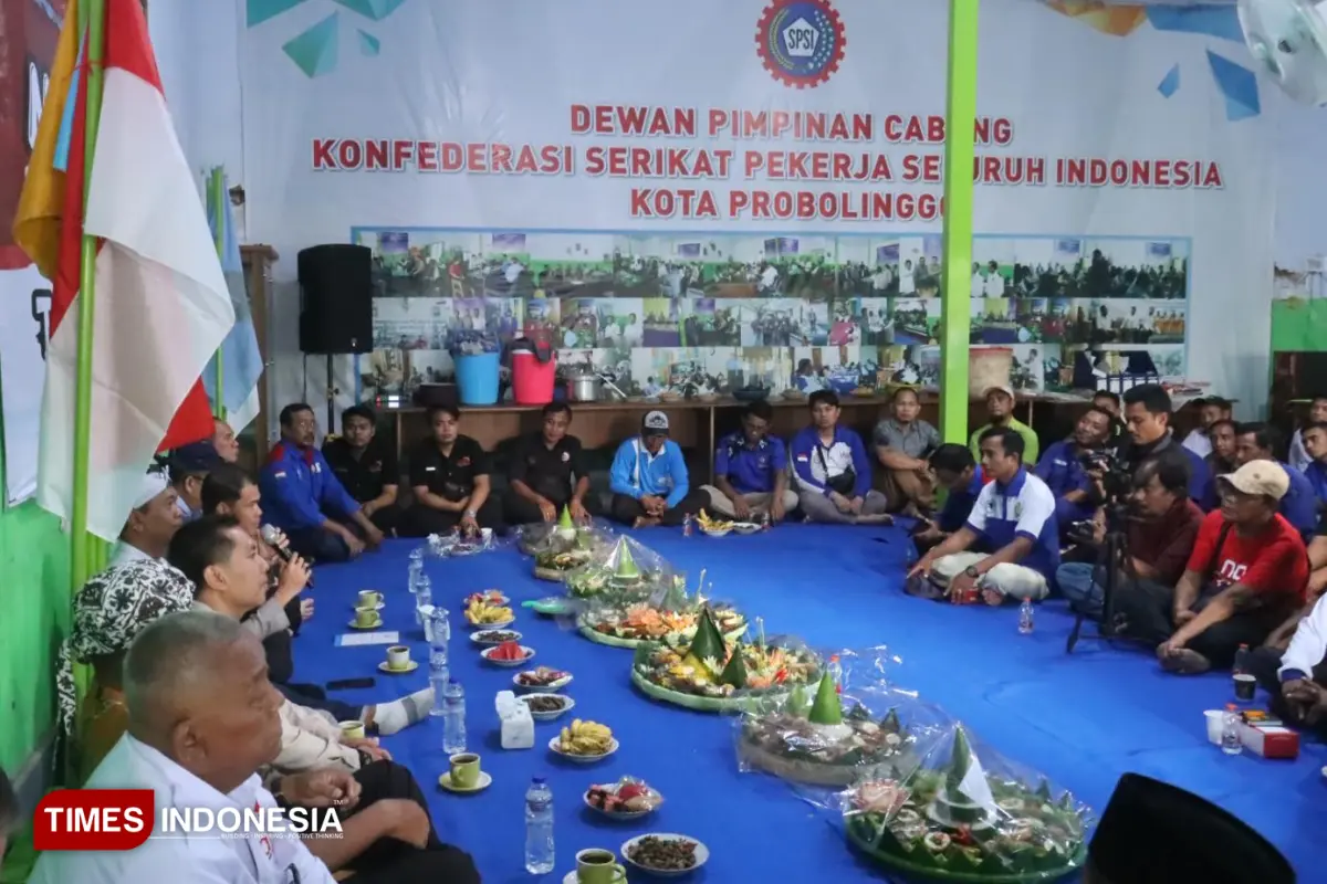 Ratusan Buruh Probolinggo Gelar Tasyakuran di Hari Buruh