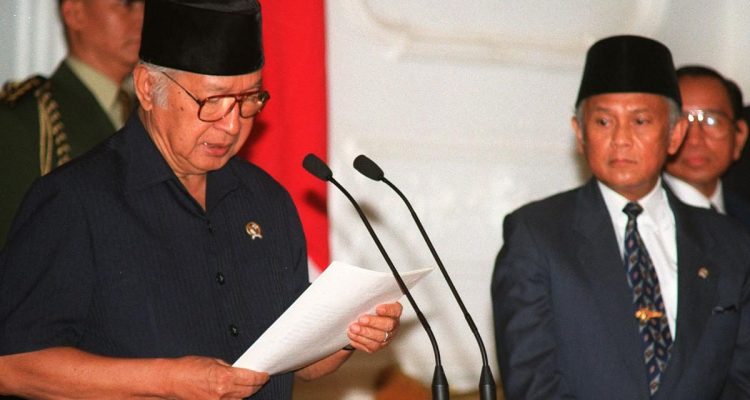 Reformasi 28 Tahun: Momen Pengunduran Diri Soeharto dari Jabatan Presiden