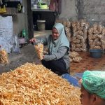 Renyahnya Keripik Cipuy: Pangan Lokal Pemberdaya Janda dan Lansia