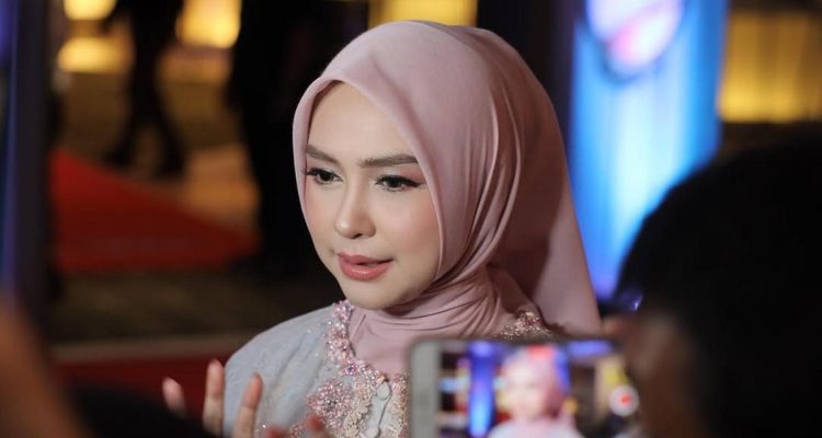 Ria Ricis Jelaskan Soal Tindik Hidung, Akui Hanya Stiker dan Siap Dihujat