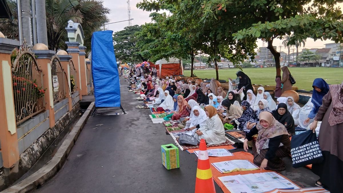 Ribuan Jamaah Padati Masjid Agung Alfurqon Haurgeulis untuk Idul Adha Khidmat