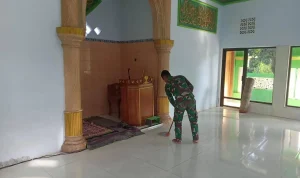 Satgas TMMD Kodim 0820 Probolinggo Tingkatkan Kepedulian Sosial Lewat Aksi Bersih Masjid