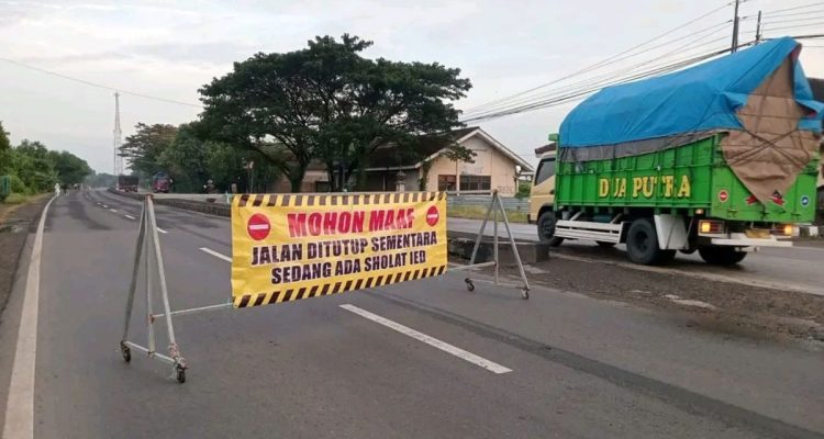 Satu Jalur Pantura Losarang Indramayu Saat Sholat Idul Adha Desa Jumbleng