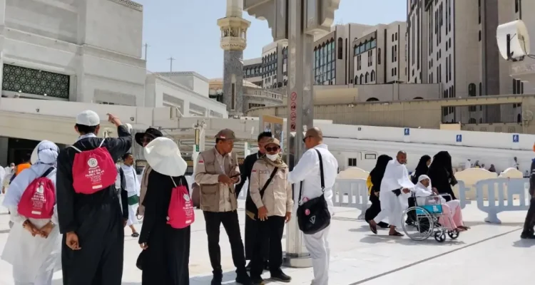 Seksi Masjidil Haram Aktif Membantu Jemaah Haji