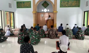 Sholat Dzuhur Berjamaah Tingkatkan Semangat Satgas TMMD Kodim 0820 Probolinggo