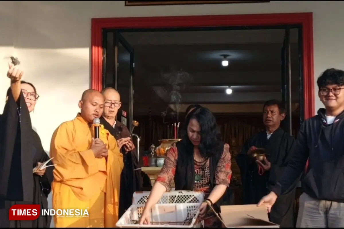 Singkatnya Tradisi Fang Sheng: Melepas Makhluk Hidup dalam Ajaran Buddha