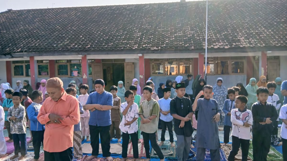 Siswa UPTD SDN 2 Haurgeulis Tanam Karakter Religius Lewat Sholat Dhuha dan Tadarus