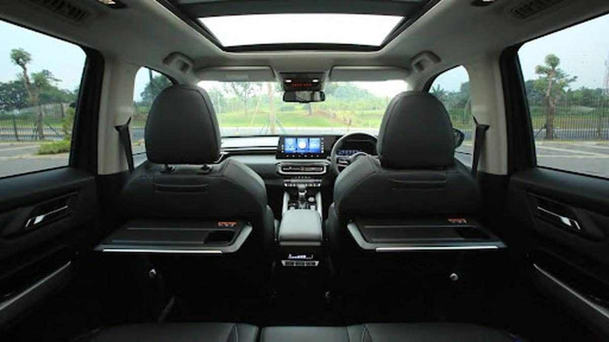 Tempat Penyimpanan Kabin Mitsubishi Destinator yang Praktis