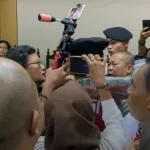 Terdakwa Pembunuhan Keluarga di Indramayu Akui Disiksa Polisi, Sidang Memanas dan Ricuh