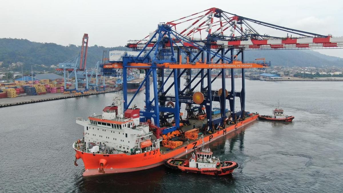 Terminal Petikemas Perluas Kapasitas dengan Crane dari Tiongkok