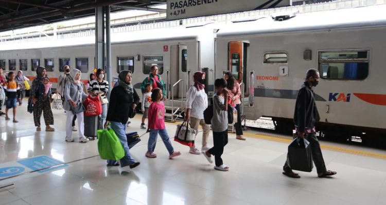 Tiket Kereta Api Ludes Terjual untuk Perjalanan Hingga Juni 2026