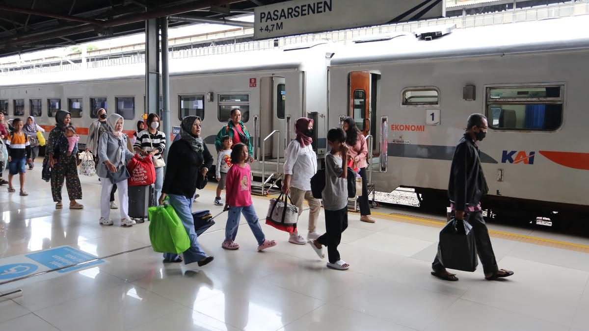 Tiket Kereta Api Ludes Terjual untuk Perjalanan Hingga Juni 2026