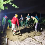 TMMD 128 Gresik: Pembangunan Jalan Malam Hari, Gotong Royong Terangi Kegelapan