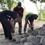 TMMD 128 Gresik Perbaiki Jalan Desa, Tingkatkan Akses Ekonomi