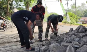 TMMD 128 Gresik Perbaiki Jalan Desa, Tingkatkan Akses Ekonomi