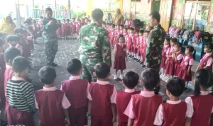 TMMD 128 Probolinggo Ajarkan Disiplin Sejak Dini