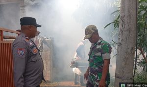TNI dan Tenaga Kesehatan Berantas DBD Lewat Fogging di Krangkeng