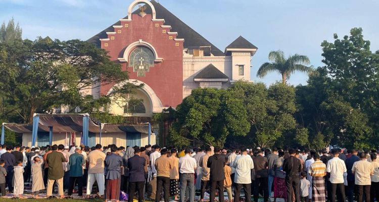 Toleransi Salat Id di Lapangan Gereja Depok Saat Idul Adha