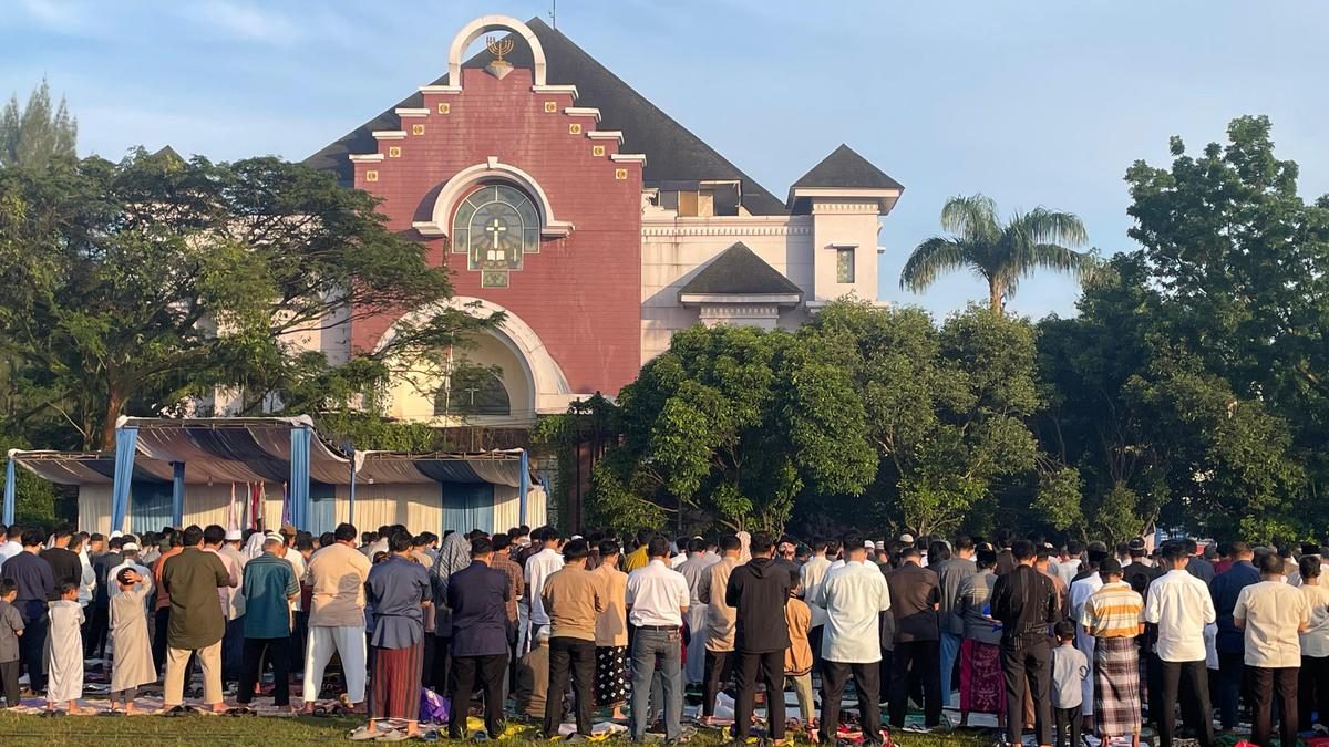 Toleransi Salat Id di Lapangan Gereja Depok Saat Idul Adha