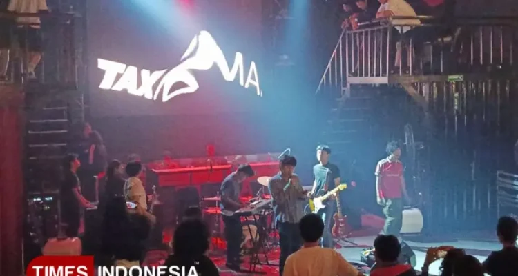 Tribute untuk Basis The Stone Roses di Ghetto Favela Surabaya