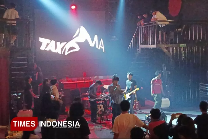 Tribute untuk Basis The Stone Roses di Ghetto Favela Surabaya