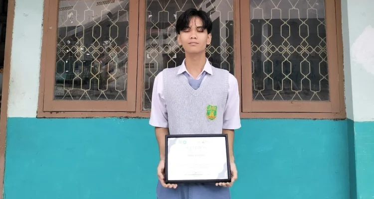 Umay Alfattah Juara 3 Lomba Kaligrafi Haurgeulis: Siswa SMA Muhammadiyah