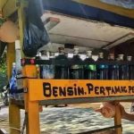 Usaha Pinggir Jalan Desa yang Laris di Area Sepi