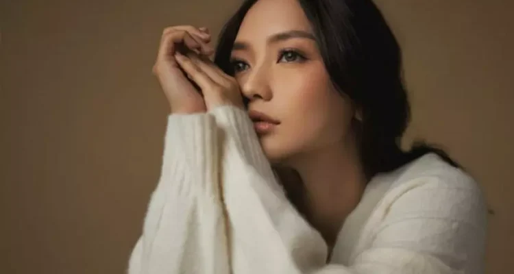 Via Octora Rilis Lagu Perdana "Tak Mungkin Menyatu", Kisahkan Cinta Tak Tuntas