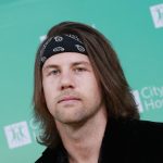 Vokalis Band Rock Caleb Shomo Mengakui Dirinya Gay, Reaksi Istrinya Sangat...