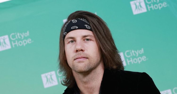 Vokalis Band Rock Caleb Shomo Mengakui Dirinya Gay, Reaksi Istrinya Sangat...