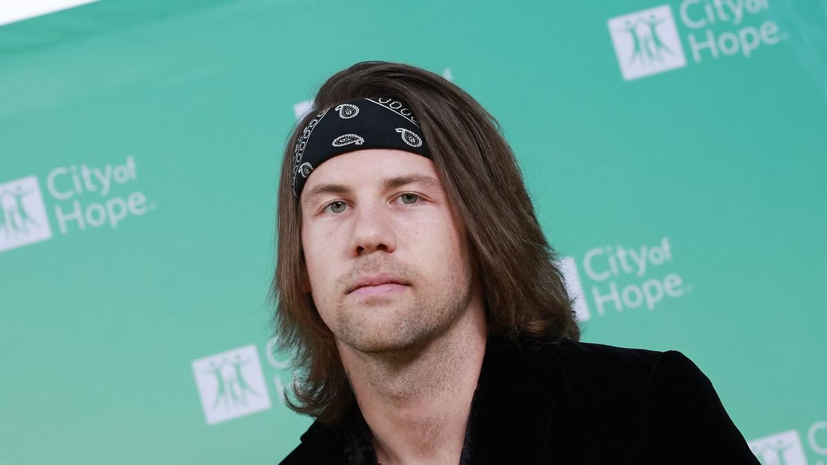 Vokalis Band Rock Caleb Shomo Mengakui Dirinya Gay, Reaksi Istrinya Sangat...