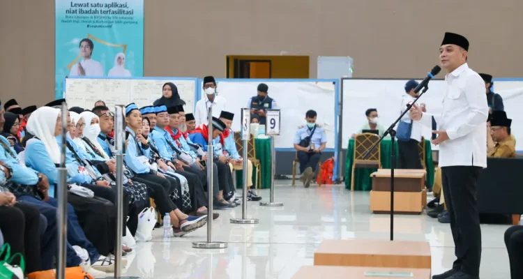 Wali Kota Lepas Jemaah Haji Surabaya, Sampaikan Doa dan Harapan
