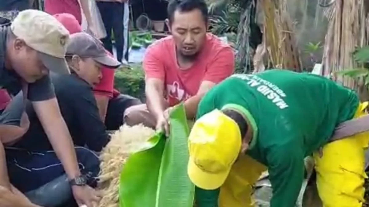 Warga Indramayu Sukacita Sambut Daging Kurban Blok Manggungan
