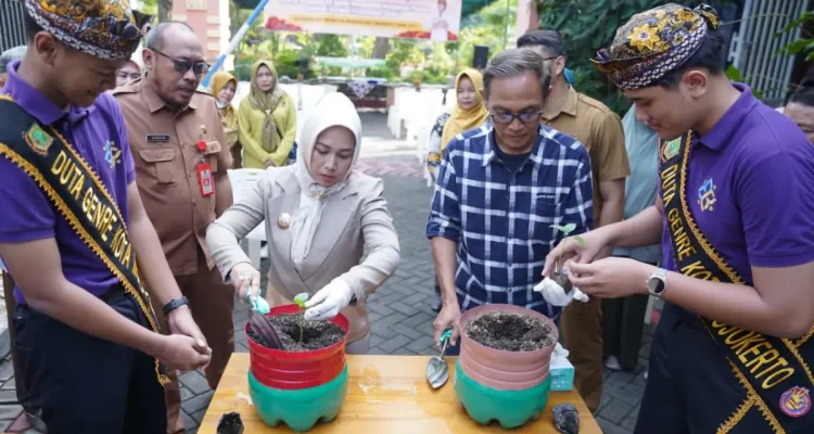 Warga Kota Mojokerto Tingkatkan Gerakan Tanam Cabai di Rumah