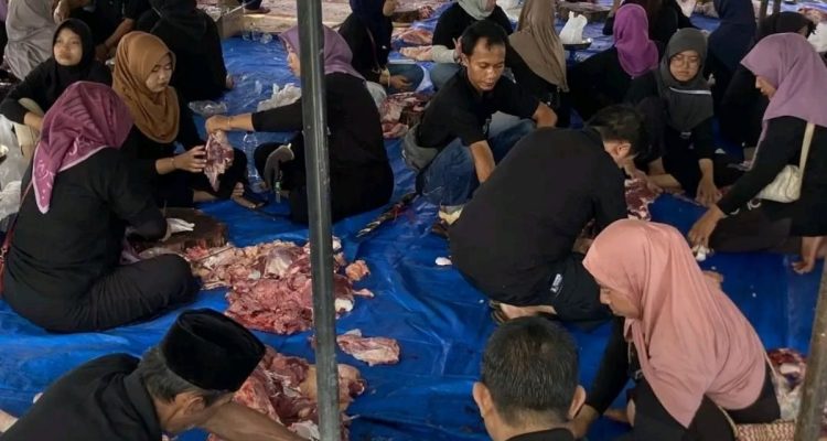 Warga Sukaurip Berkurban 16 Sapi 12 Kambing di Masjid Al Ikhlas