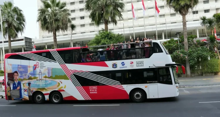 Wisata Jakarta dari ketinggian: Open Top Tour pilihan libur panjang