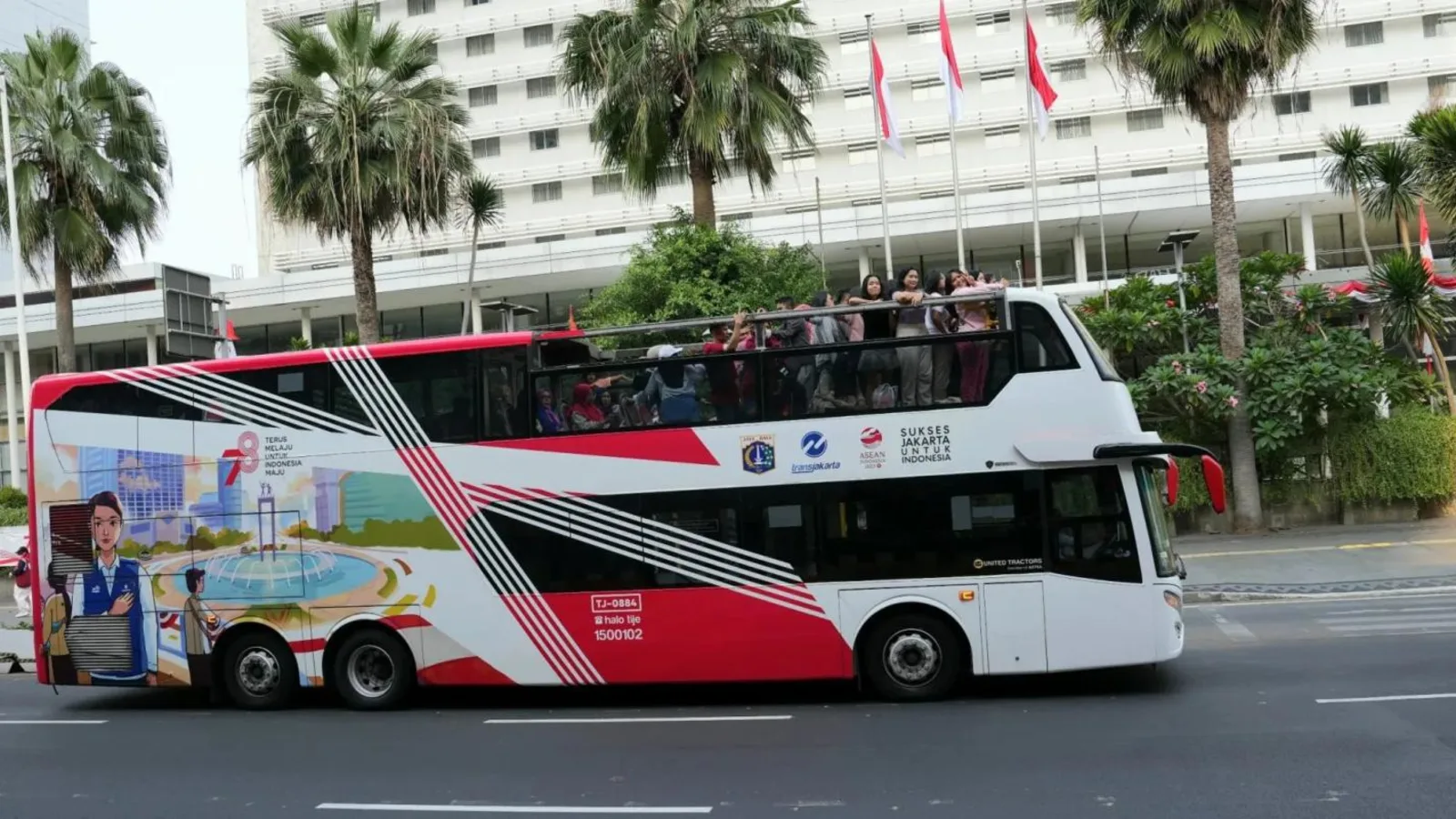 Wisata Jakarta dari ketinggian: Open Top Tour pilihan libur panjang