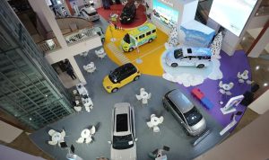 Wuling Pamerkan Mobil Bertema Disney dan Marvel di Kelapa Gading
