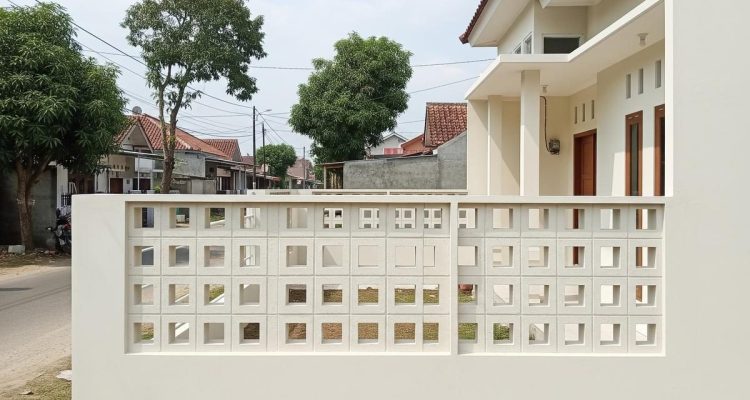10 Pilihan Warna dan Motif Pagar Roster untuk Kesan Rumah Lebih Lapang