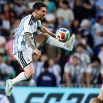 3 Berita Bola Teratas: Messi Berpeluang Tampil di Piala Dunia 2030